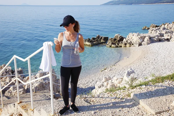 Woman on beach after morning running — Stock Photo, Image