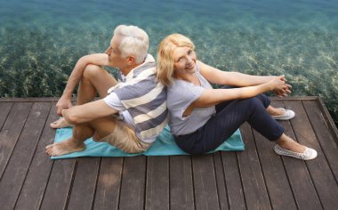 iskelede oturup üst düzey iki