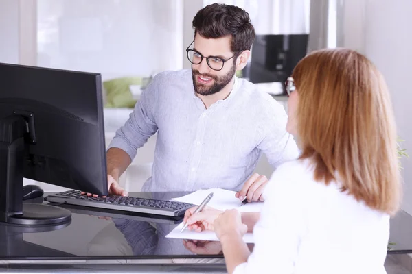 Consultoría de agente de seguros con director gerente — Foto de Stock