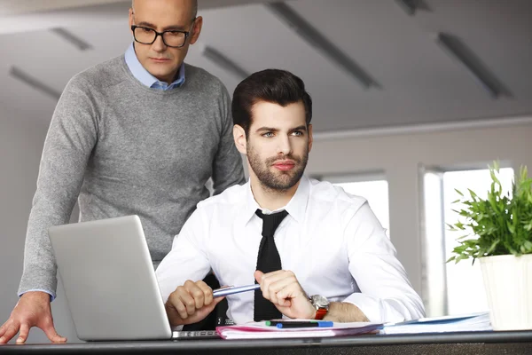 Businessman consulting with financial manager — Stock Photo, Image