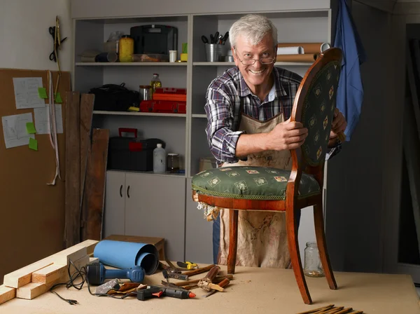 Retired man working at his workshop — Stock Photo, Image