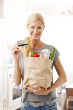 kadın holding alışveriş kağıt çanta