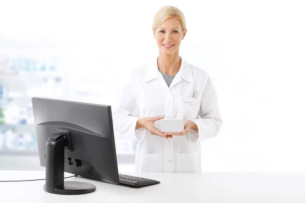 Pharmacist standing in front of computer — 스톡 사진