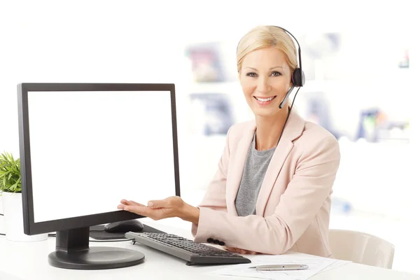 Customer service woman working — Stockfoto