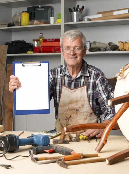Carpenter holding blank clipboard — Stock Photo, Image