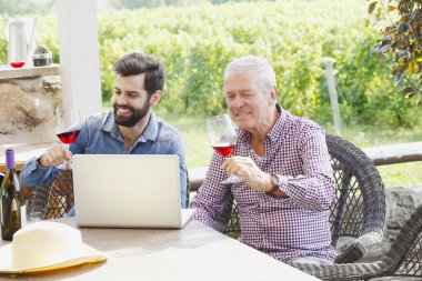 winemakers in front of laptop consulting