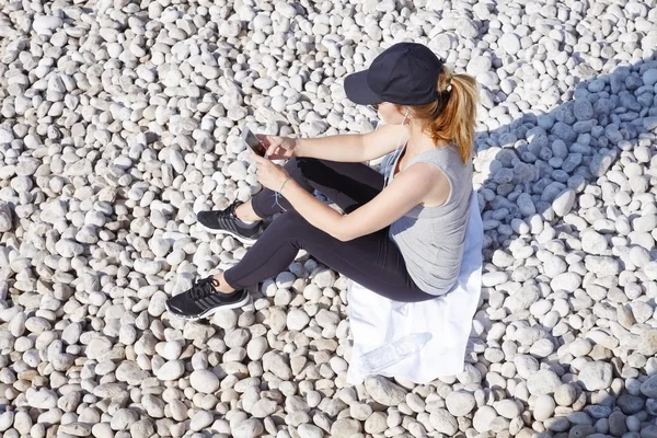 Woman on cost line after morning running — Stock Photo, Image