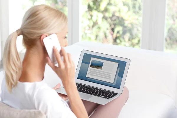 Hacer llamadas con teléfono móvil — Foto de Stock