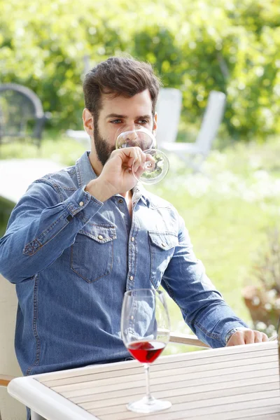 Enólogo degustación de vino — Foto de Stock