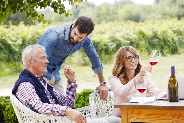 Winemaker family working together — Stock fotografie