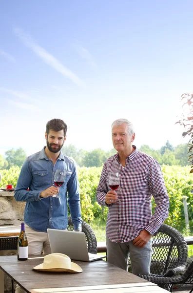 Sommelier and  winemaker tasting  wine — Stockfoto