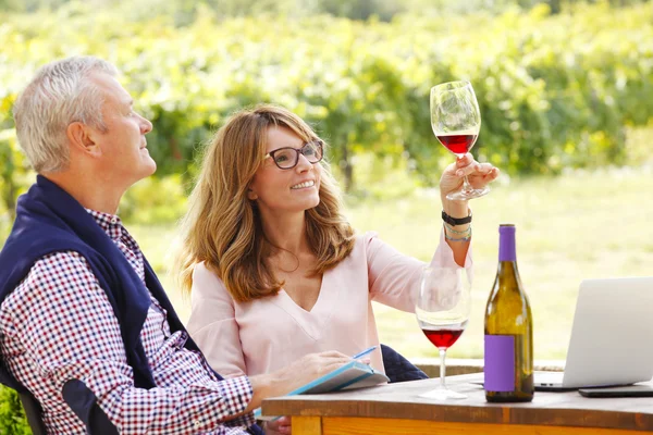 Woman holding in her hand a glass — Stock Photo, Image