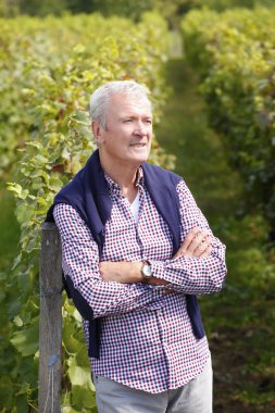 ayakta şaraphane sahibi