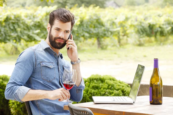 Young sommelier working — Stok fotoğraf