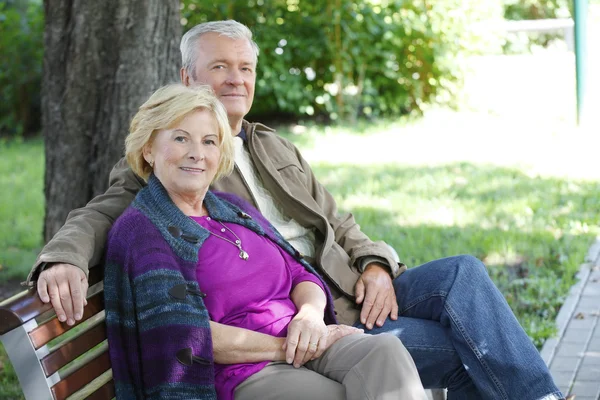 Senior couple smiling — Stock Photo, Image