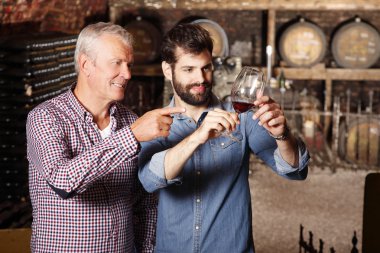 Sommelier Şarap winemaker ve tatma ile