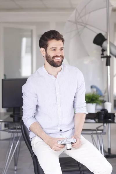 Photographer sitting in his photo studio — Stock Photo, Image