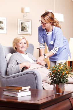 kadın kabul caregiver destek.