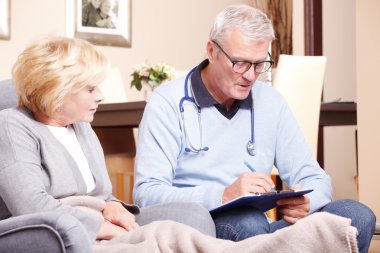 Doktor elinde tutan bir Pano