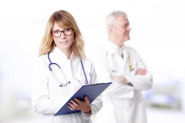 Female doctor  and  her colleague — Stok fotoğraf