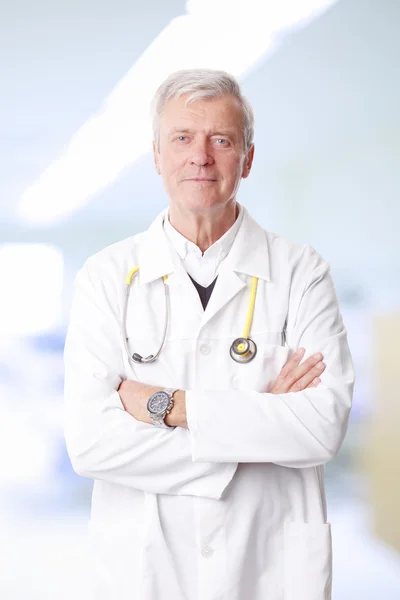 Doctor standing with his arms crossed — 图库照片