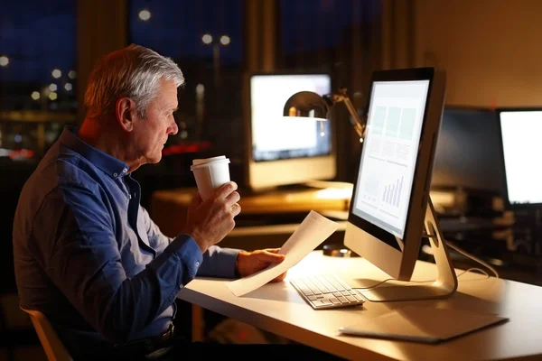 Senior financial advisor sitting — Stock Photo, Image