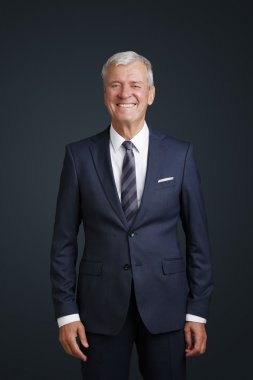 inancial manager standing