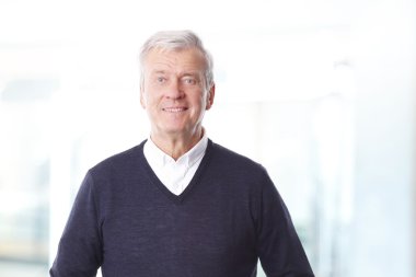 profesyonel adam ayakta