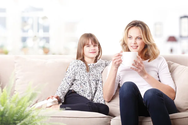 Madre e figlia ridono — Foto Stock