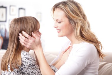 Anne ve kızı her at arıyorsunuz