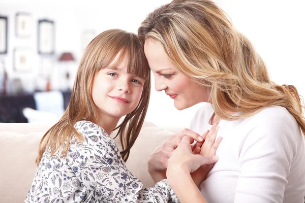 Mother looking at daughter affectionately — Stock Photo, Image