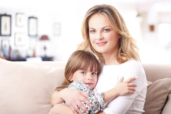 Mother huging her daughter — Stock Photo, Image