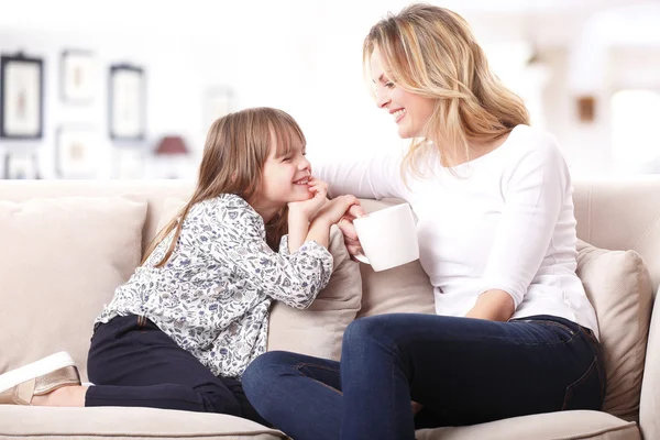 Mother and her little girl sitting — Stockfoto