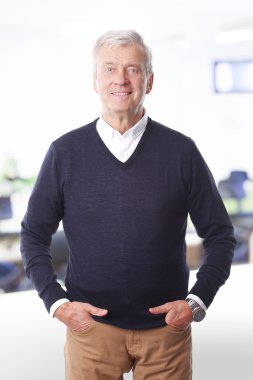 profesyonel adam ayakta