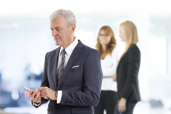 Businessman holding mobile phone — Stock Photo, Image