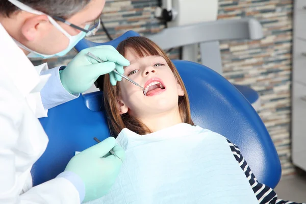 Dentist is checking  patient's mouth. — Stock Photo, Image