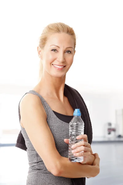 Woman with a towel on her shoulder standing — Stock Photo, Image