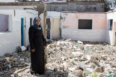 Gazze Şeridi, Beyt Lahia: Okulundaki bir öğretmen İsrail füzesi tarafından vuruldu