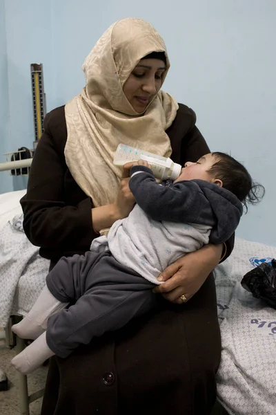 Strefa Gazy: Palestyński Fundusz Pomocy Dzieciom Lekarze odwiedzają i operują dzieci z chorobami serca — Zdjęcie stockowe
