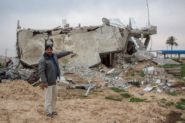 Gázai övezet, a Khan Yunis körüli izraeli bombatámadások által lerombolt házak. — Stock Fotó