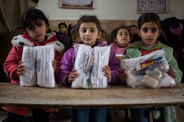 Strefa Gazy, Rafah: uczniowie szkół podstawowych — Zdjęcie stockowe