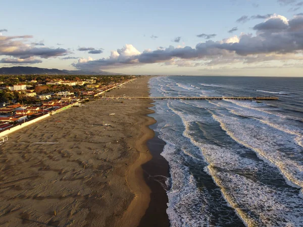 Rıhtım Manzarası Sonbaharda Forte Dei Marmi Plajı Yüksek Kalite Fotoğraf — Stok fotoğraf