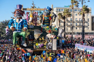 Viareggio Karnavalı 2026, Massimo ve Alessandro Breschi kardeşlerin birinci sınıf şamandırası 