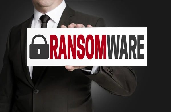 Perlindungan ransomware dipegang oleh pengusaha — Stok Foto