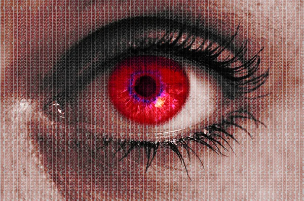 मैट्रिक्स बनावट के साथ भविष्यवादी लाल आंख दर्शकों को देखते हुए — स्टॉक फ़ोटो, इमेज
