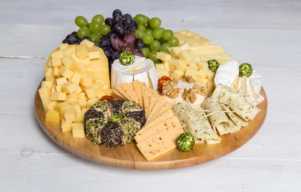 Cheese plate variation on a wooden white table — Stock Photo, Image