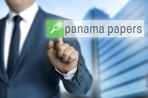 Панама бумаги браузер управляется бизнесменом — стоковое фото