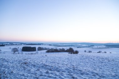 Almanya kış manzara mavi saat sabah.