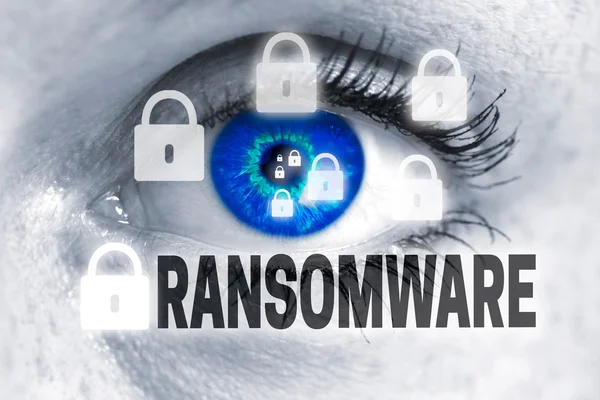 Ransomware oog kijkt naar de kijker concept — Stockfoto