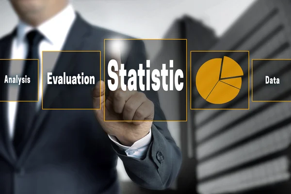 Pantalla táctil estadística es operado por hombre de negocios — Foto de Stock